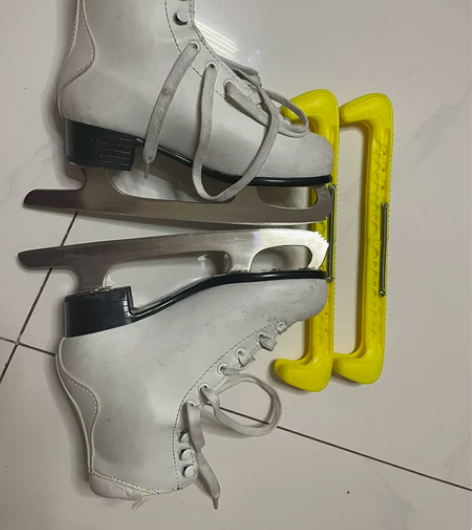 5层新，35码花样滑冰冰鞋 感兴趣的话点“...