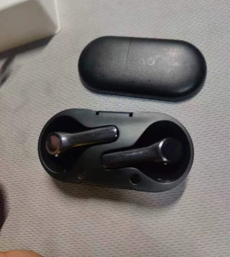 荣耀手环5i和京东京造耳机Freepods...