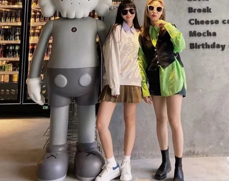 饰品装饰kaws公仔网红大摆件暴力熊潮流卡...