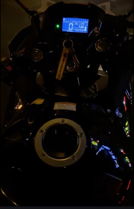 黑色gsx250 4千公里 20年10月份...