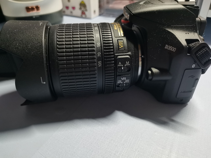 全新的尼康D3500的18-105的镜头套...