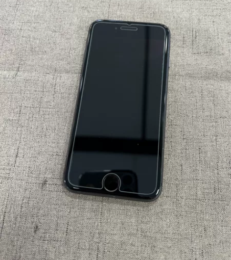 8代64G,行货全网通,成色新 感兴趣的话...