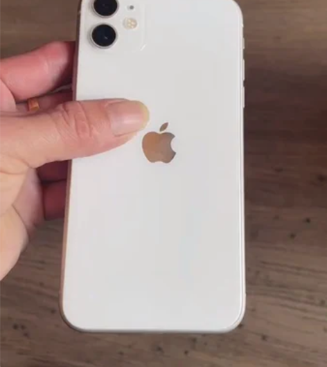 11白，128全原到每一颗螺丝，成色超级新...