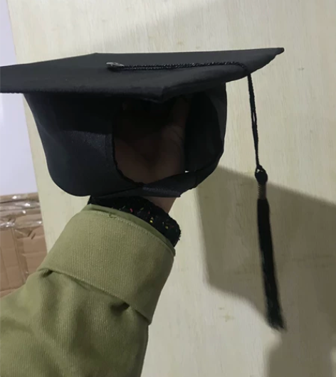 全新塑料款学士帽成人礼帽硕士帽现货批发，纸...
