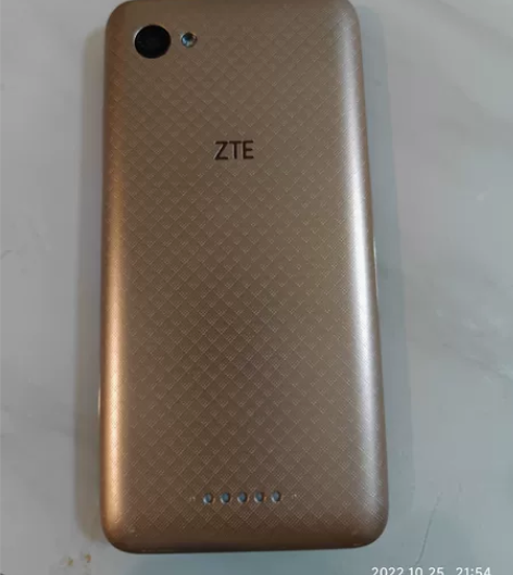 中兴A601手机很新。几乎没怎么用。原厂膜...