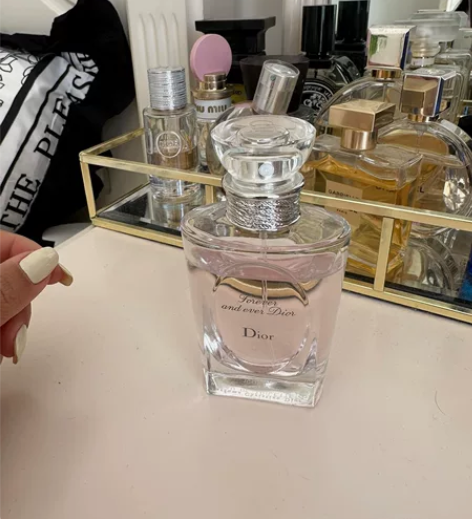 迪奥香水。淡香。过年买的了。没怎么用。看底...