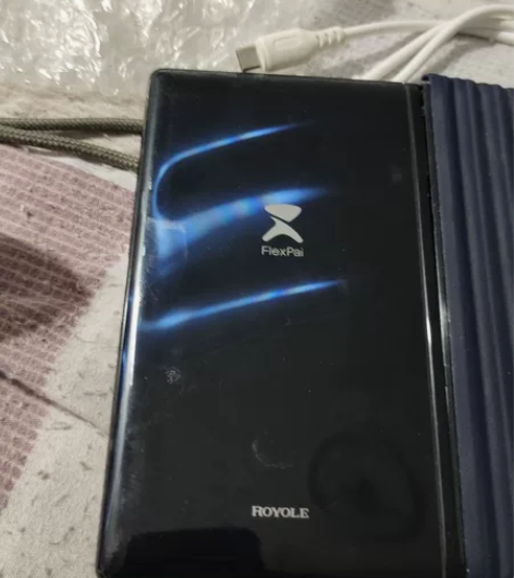 柔宇折叠手机，开机屏坏，具体看照片，不知道...