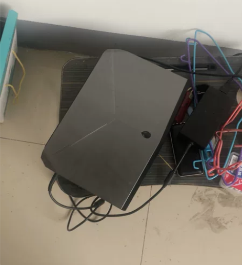 江湖救急。 二手外星人笔记本 因缺钱 忍痛...