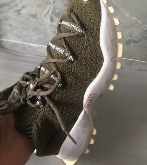 二手正品阿迪轻便透气休闲运动鞋42码  保...