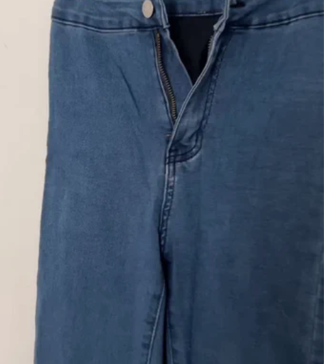 修身牛仔裤 颜色好好看 感兴趣的话点“我想...