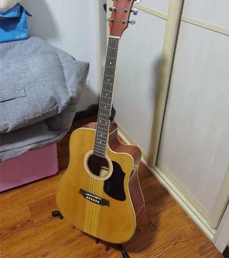 红棉吉他，别人送的，没弹过，闲置出了，送一...