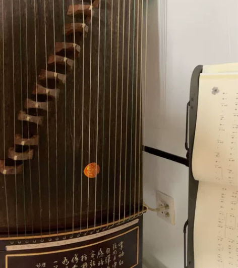 古筝出售，350出，自提。 感兴趣的话点“...