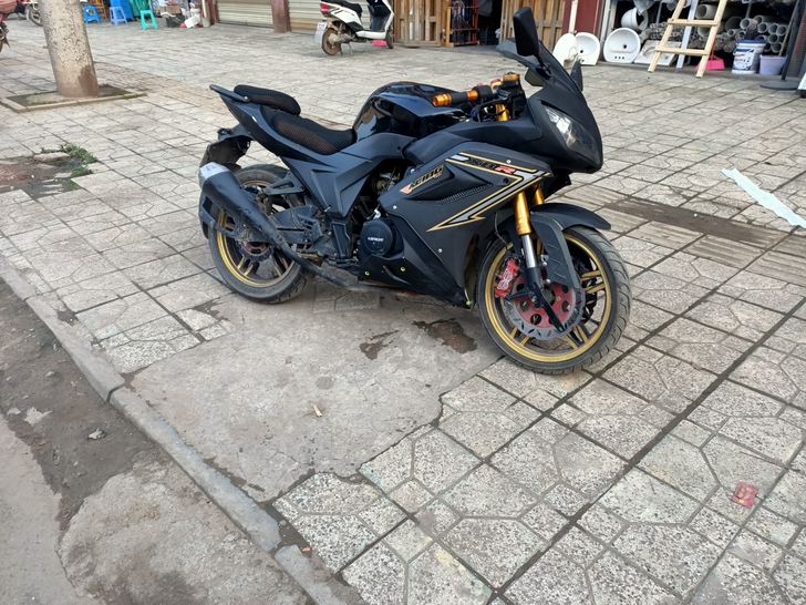 地平线250双缸一台，车况成色没得毛病，裸...