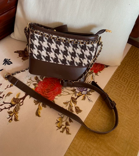 女士小挎包，流浪包，秋冬季节背包，长约19...