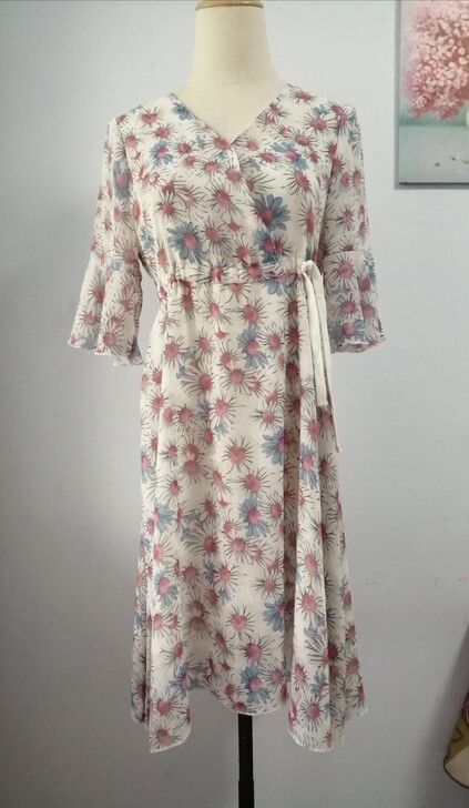 雪纺连衣裙 胸围86 衣长93厘米 尾货没...