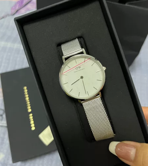 Dw手表 银色 乐松广场买的 全新 包装吊...