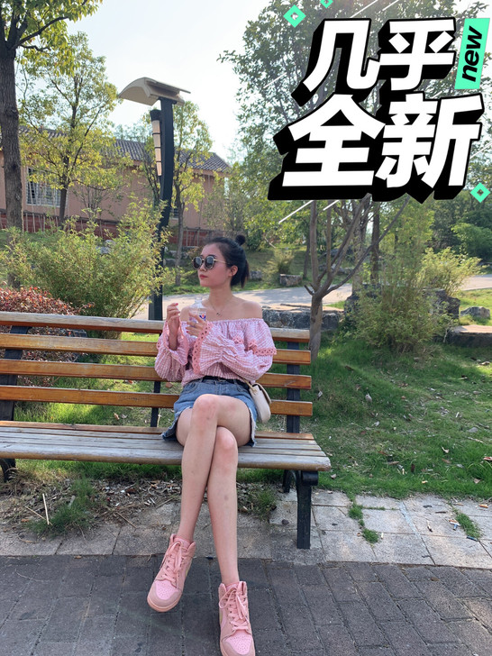 包邮哦！粉色格子一字肩长袖 很有特点的一款...