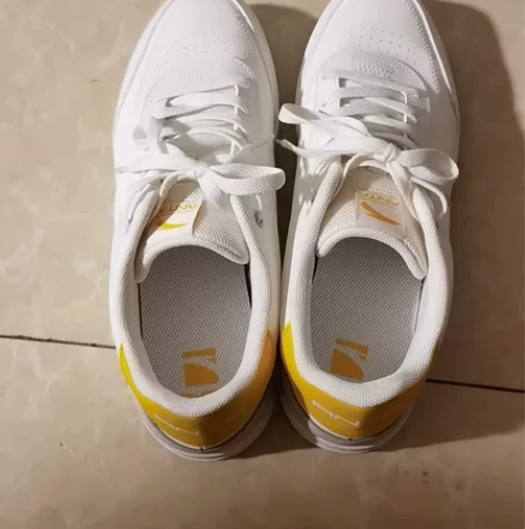 安踏板鞋。小白鞋。穿了两天。感觉自己不是很...
