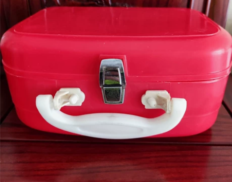 民宿老物件,怀旧,童年的回忆,小皮箱,所料...