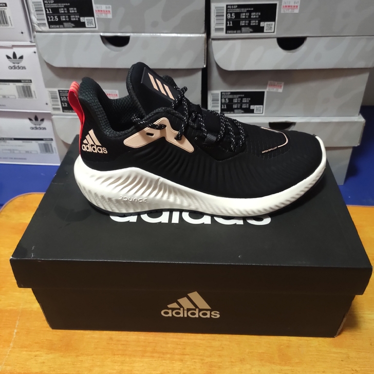 Adidas阿迪达斯36.5码秋季女款跑鞋...