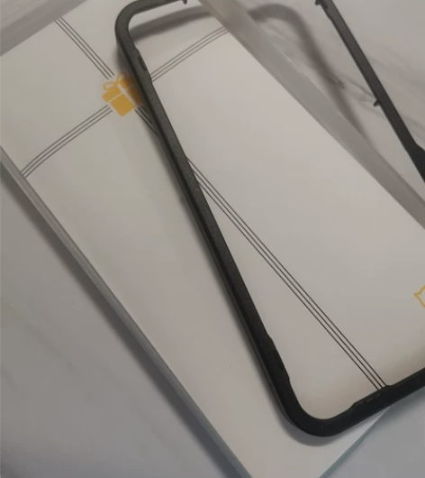 苹果12闪魔钢化膜,换手机了还剩两张没用完...