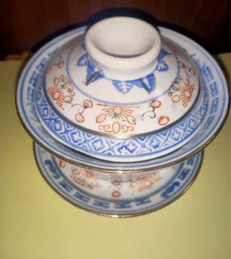 光明瓷厂出口创汇瓷器，青花玲珑盖碗。 八十...