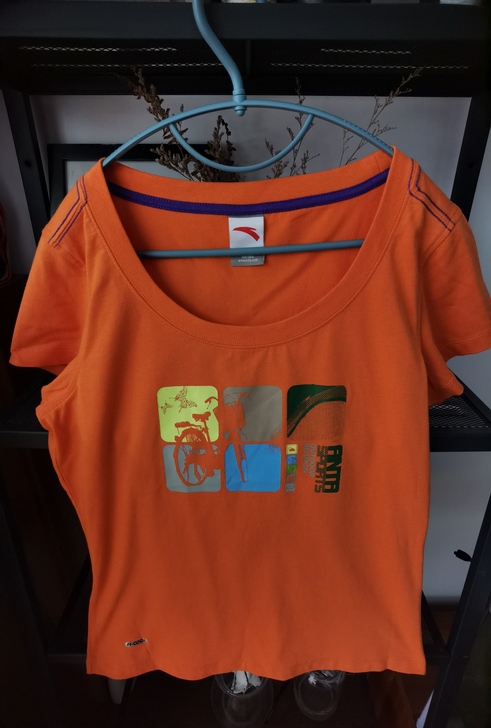 安踏ANTA女款短袖t恤,胸围92,衣长6...