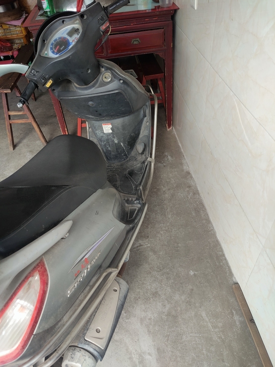 豪爵天鹰踏板车，七成新，目前电瓶没电，其他...