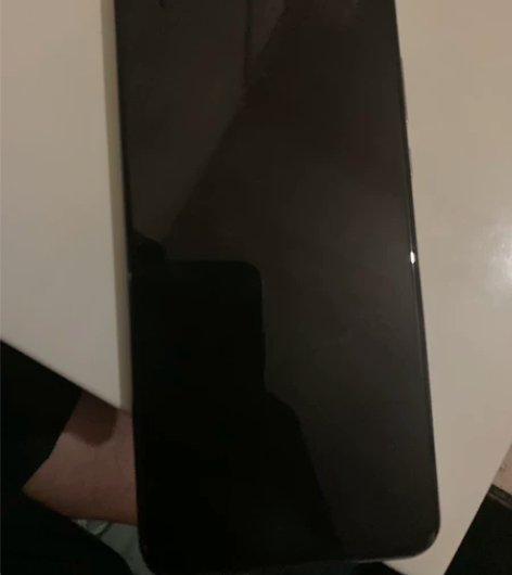 nova4e，屏幕有膜，一直带壳，没有划痕...