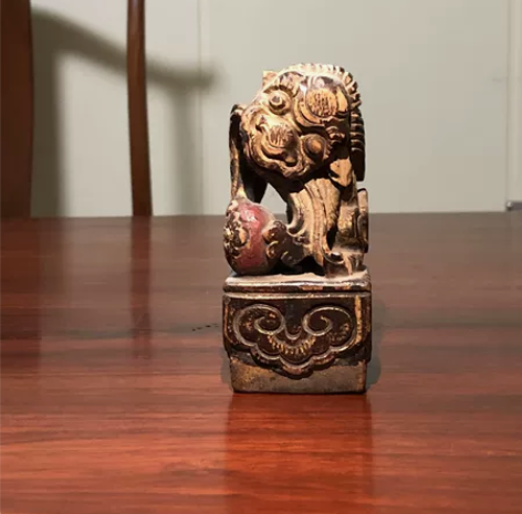 明代木雕单狮  味道十足 尺寸：高12公分...