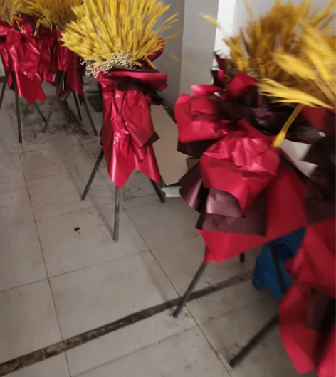 开业花篮，六个 五十一个打包拿走。位置在富...