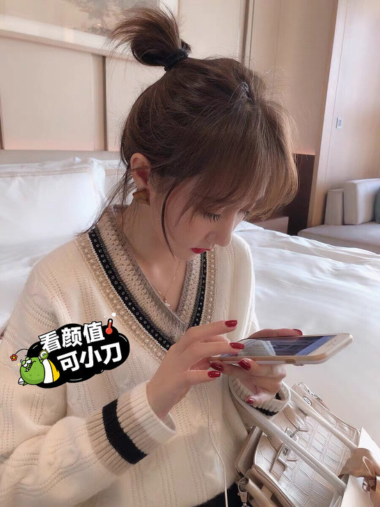 2020春装新款洋气时尚网红针织女V领毛衣...