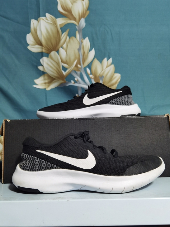 耐克跑鞋36.5码 成色可以 跑步压马路舒服