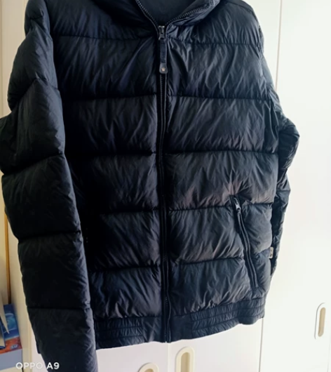 男士羽绒服，羽绒达96%，轻便暖和，连帽的...