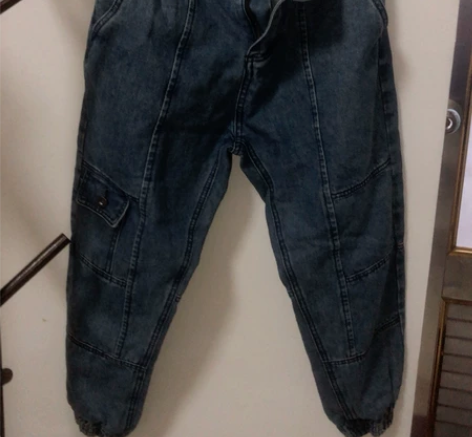 全新束脚牛仔裤，m码，适合170以下的，买...