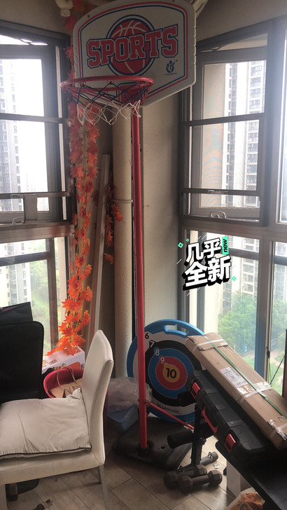 篮球架东西很结实.大人小孩都可以4-16岁...