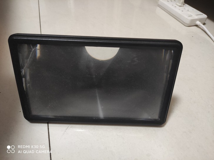 手机屏幕放大器，闲置物品，不退不换。角部有...