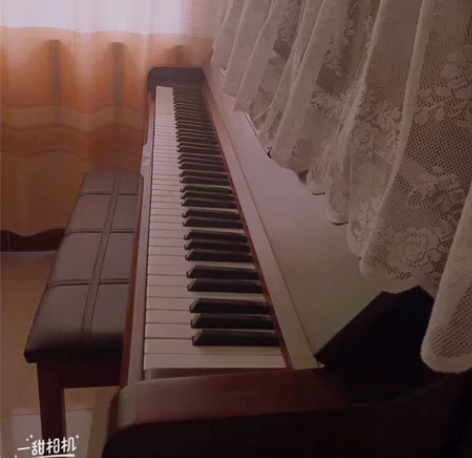 韩国英昌钢琴 买了没多久很新,真的很好很适...
