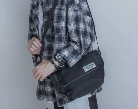 韩版男士单肩包撞色百搭斜挎包情侣小背包街头...