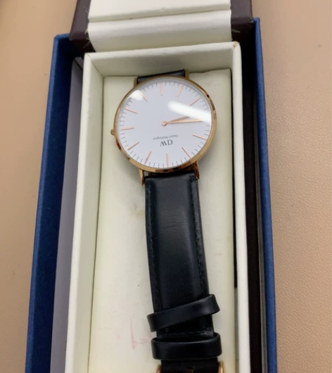 DW手表，正品，天猫旗舰店购买，有交易记录...