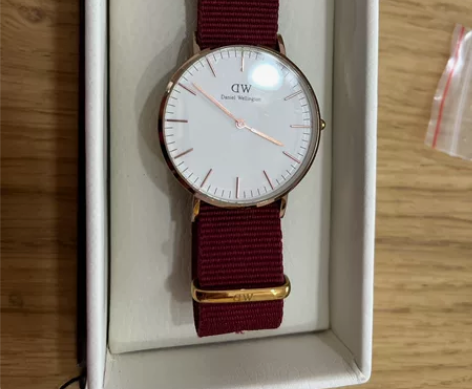 dw手表正品 表盘微磕碰有使用痕迹电池没了...