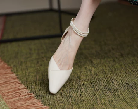 法式包头凉鞋女夏季中跟一字带粗跟高跟鞋白色...