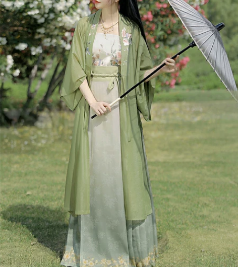 出柒邑家的玉茗茶，绿色L码全新，仅试穿一次...