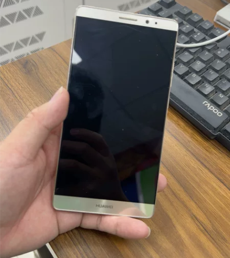 华为mate8，当年旗舰机。4+64高配版...