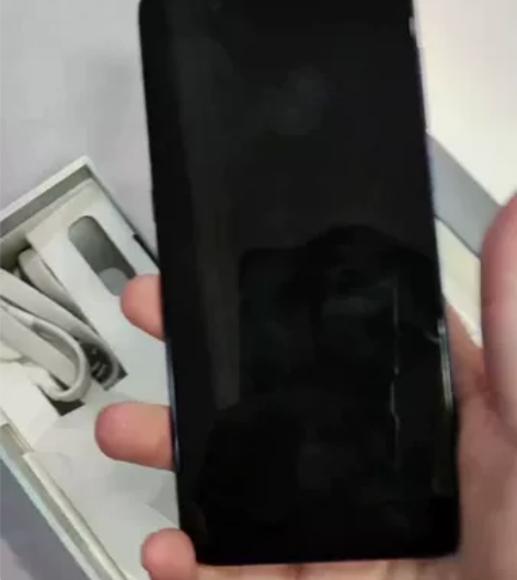 ?出小米9 8+128，全原装无任何功能问...