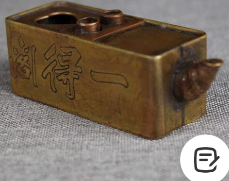 旧藏，民国手工錾刻一得阁铜砚滴。 详情如图...