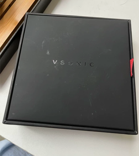 两幅耳机，蓝色款已卖，黑色耳机在，是一加原...