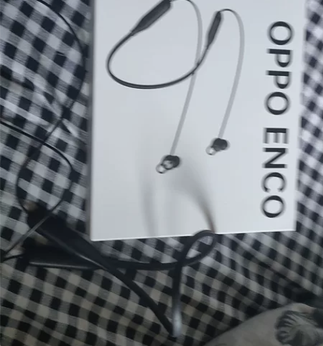 无线蓝牙运动耳机  商家送的，不太想要，但...