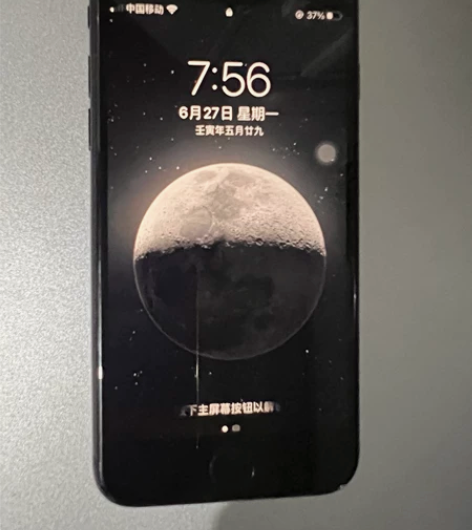 苹果8  闲置用不到了出售，ID 可退，送...