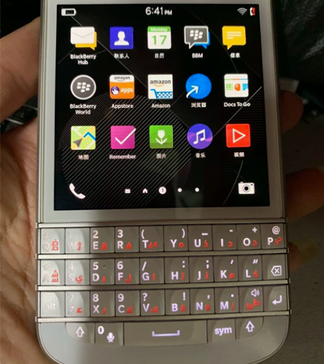 黑莓Q10手机，这款健盘也太漂亮了吧，九成...